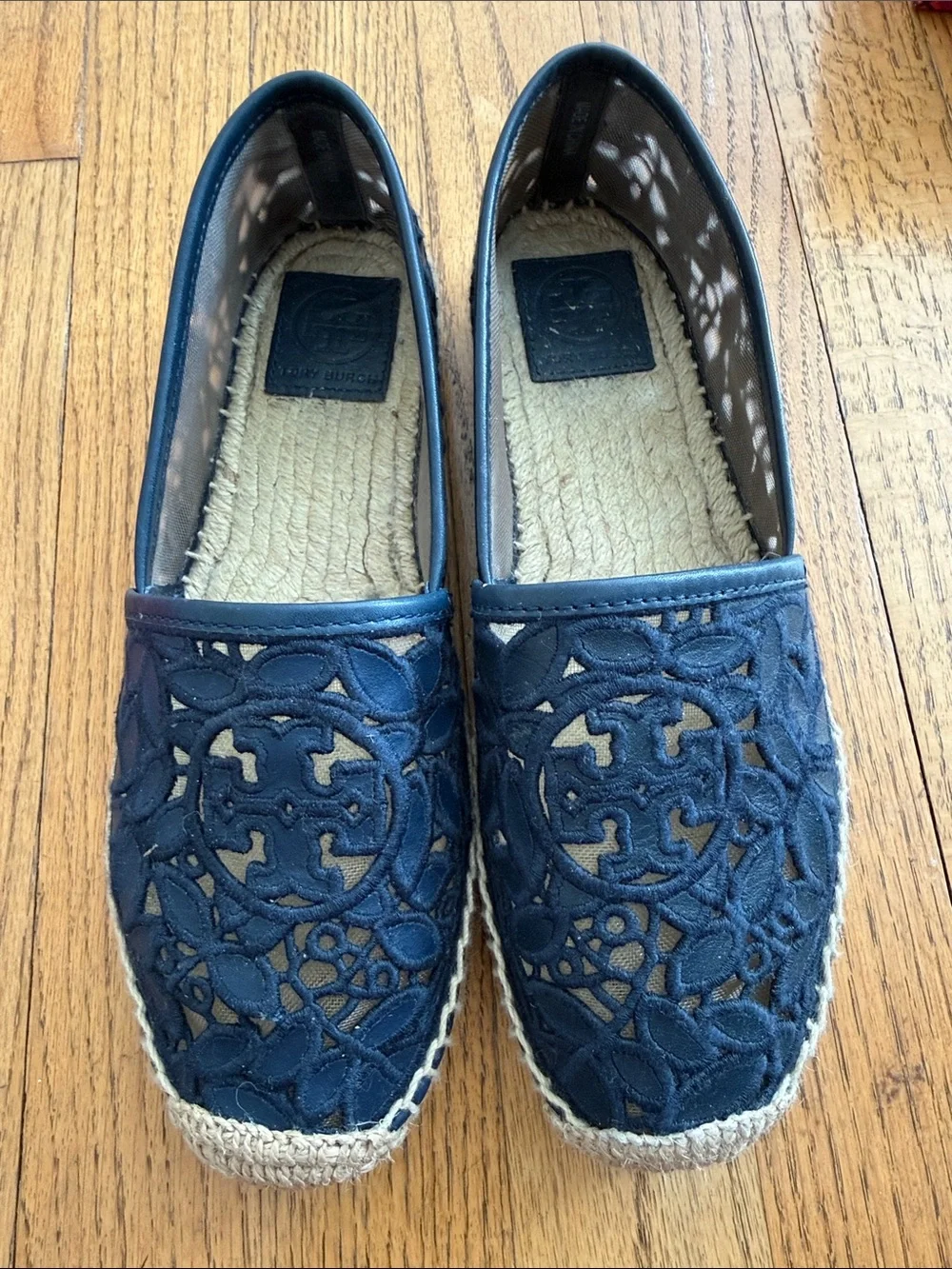 Tory Burch Rhea Line Bright Navy Lace Espadrille Flats Size 7.5